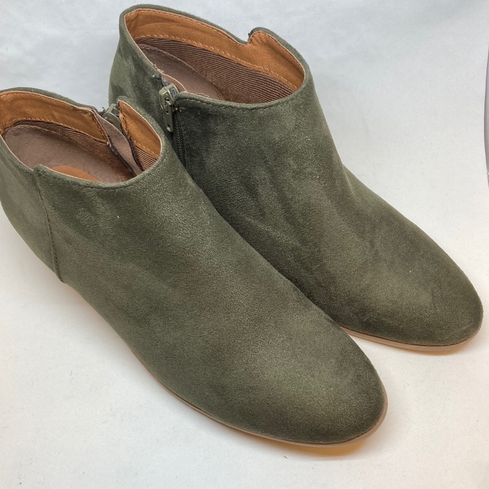 SODA Faux Suede Green Side Zip Ankle Booties SZ 8